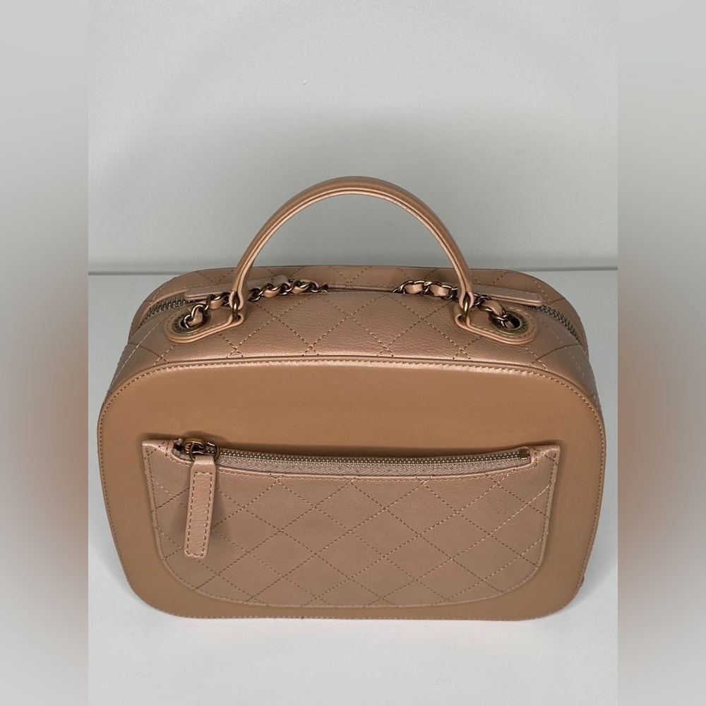Chanel Coco Curve Vanity – Beige Shiny Calfskin & Goatskin, Antique Gold-Tone Ch - Picture 3 of 12